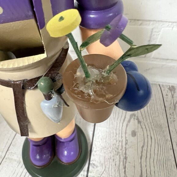 Lady Gardener Wood Nutcracker Erzebirge Germany Christian Ulbricht - Picture 10 of 16